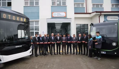 Otokar, Sakarya’da Elektrikli Araçlar Atölyesi Kurdu ve Gençlere Geleceğin Teknolojileri İçin Destek Veriyor