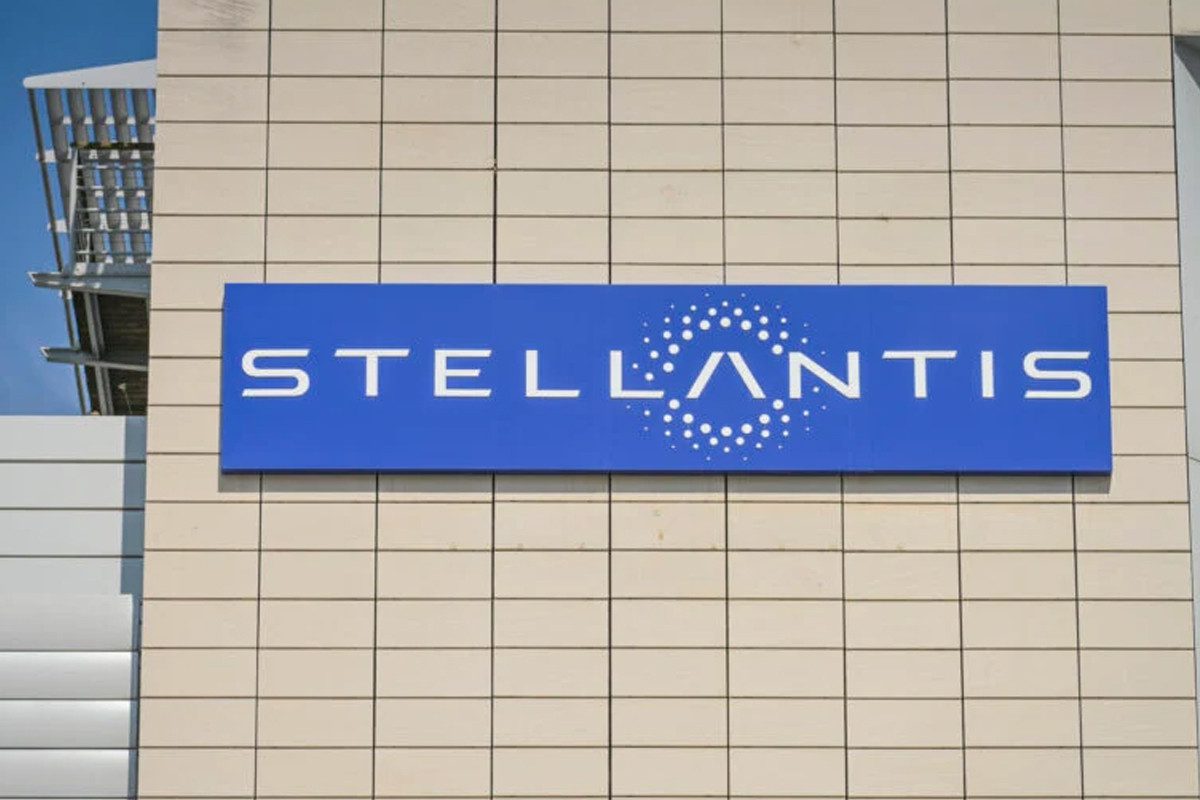 Stellantis, Torino Fabrikasında Elektrikli Araç Talebindeki Düşüş Nedeniyle Üretimi Geçici Olarak Durdurdu