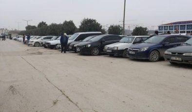 Suriyeliler Araba Pazarlarında: Fiyatlar Düşüşte!