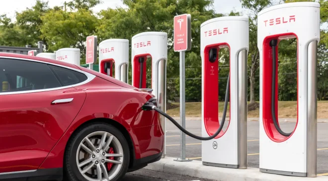 Tesla, Elektrikli Araçların Şarj Sürelerini Dört Kat Hızlandırdı!