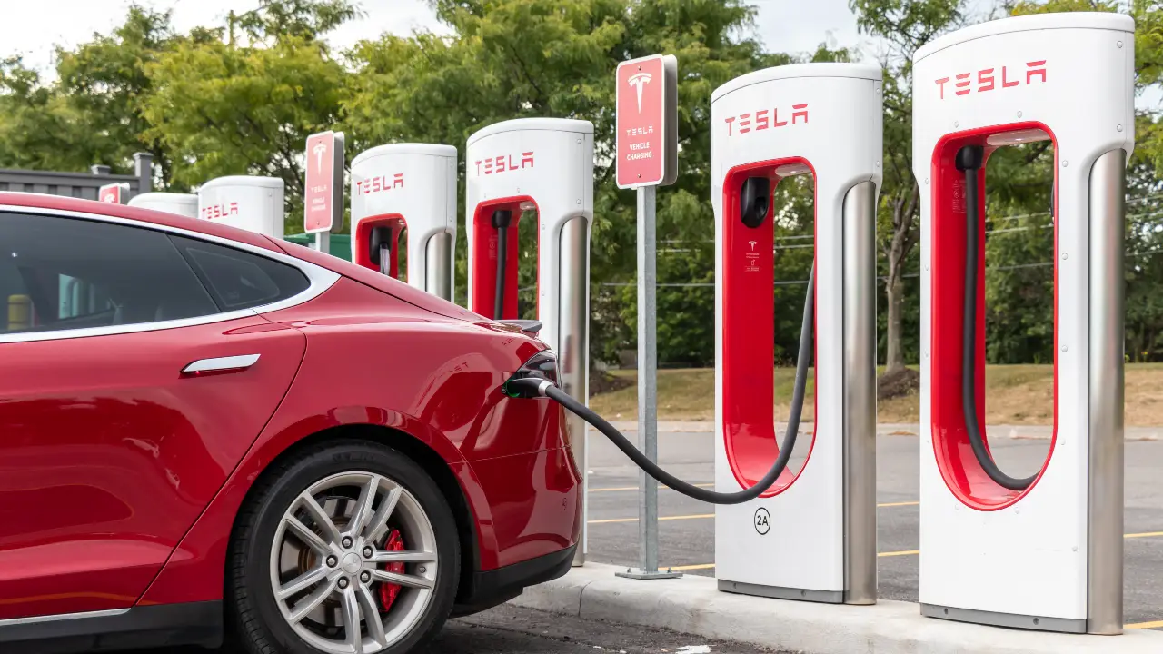 Tesla, Elektrikli Araçların Şarj Sürelerini Dört Kat Hızlandırdı!