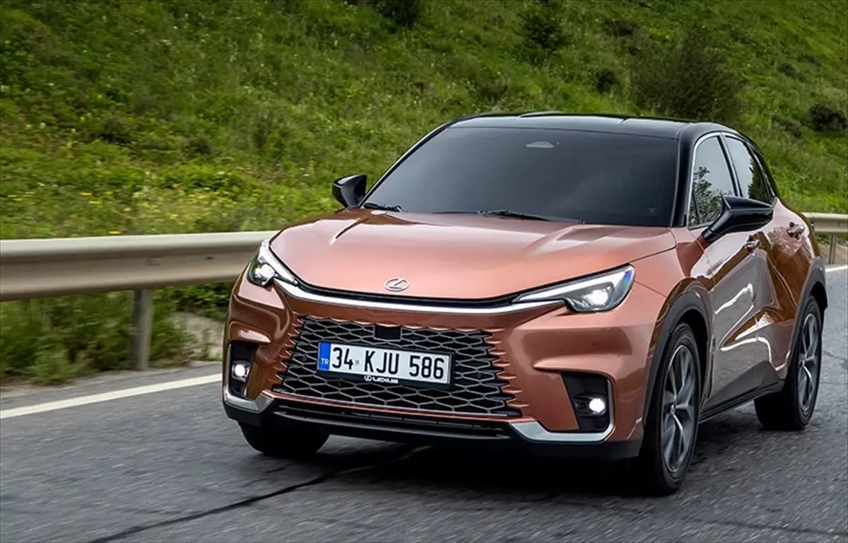 Lexus LBX, İkinci Yılında ‘Yılın Küçük SUV’u’ Ödülünü Kazandı!