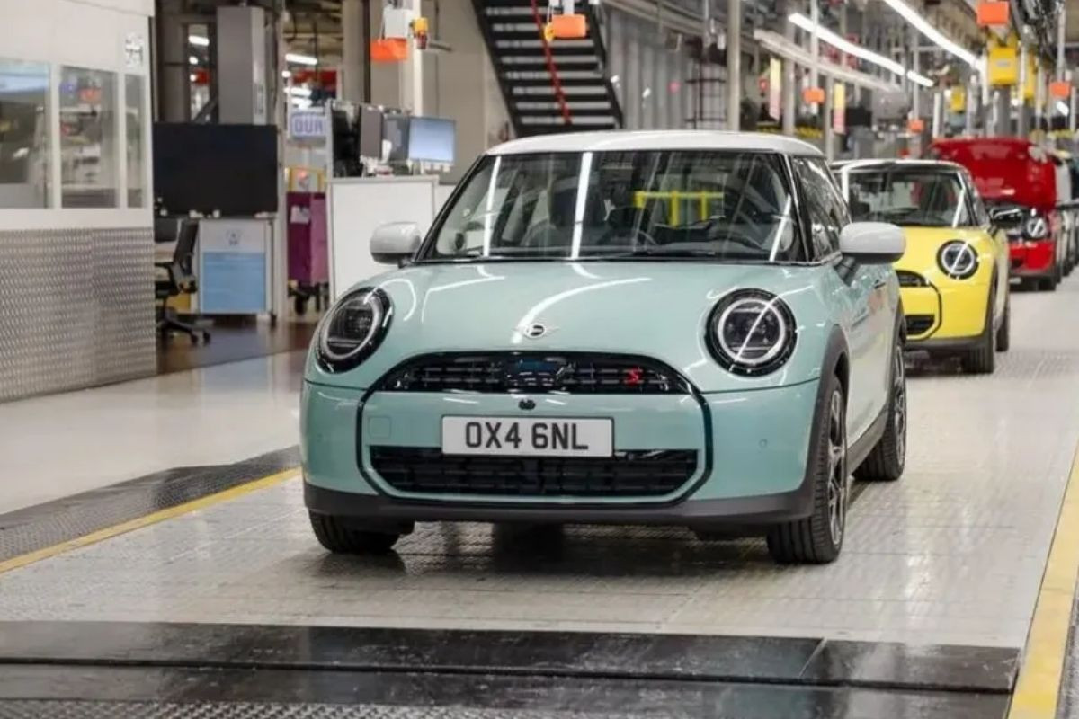BMW, Oxford Mini Fabrikasında Elektrikli Araç Üretimini Durdurdu!