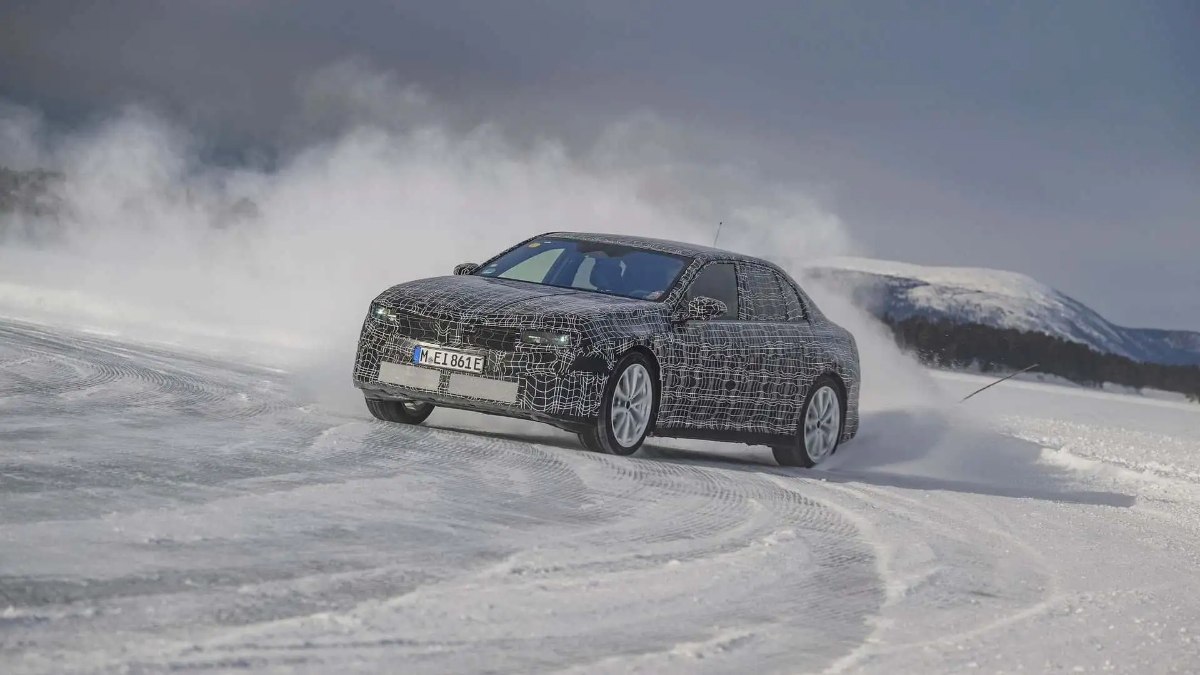 BMW’nin Yeni Nesil Elektrikli Sedanı i3: Geleceğin Aracı