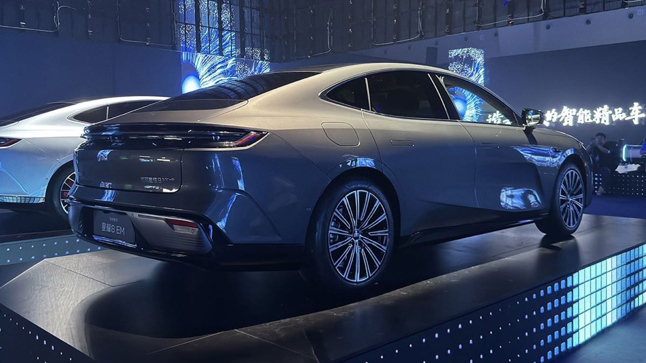 Geely, Lüks Elektrikli Araç Pazarındaki İddiasını “Galaxy Starshine 8” ile Güçlendiriyor