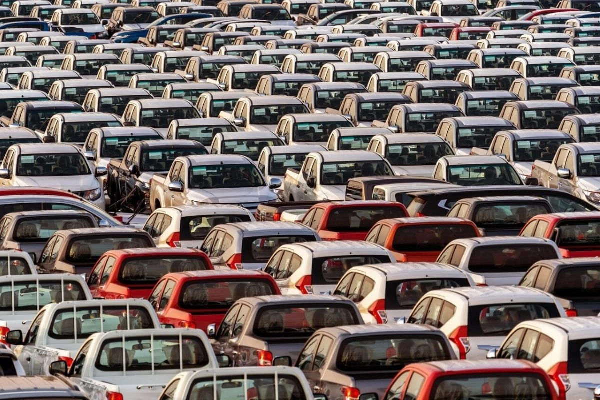 2025 Yılı Otomobil ve Hafif Ticari Araç Satışlarında Düşüş! Ancak Elektrikli Araçlar Yükseliyor