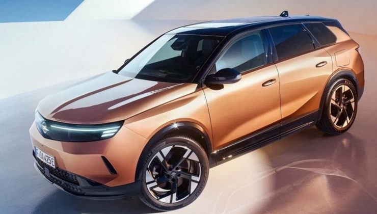 “Köpek Balığı” Geleneği, Yeni Premium SUV Grandland ile Devam Ediyor!