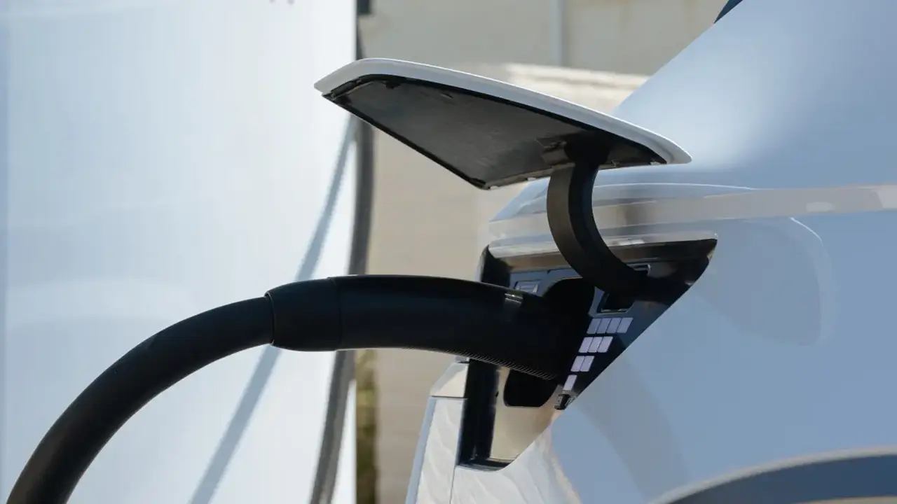 Hyundai’den Elektrikli Araç Sahiplerine Müjde: “Tak ve Şarj Et” Özelliği Geliyor!