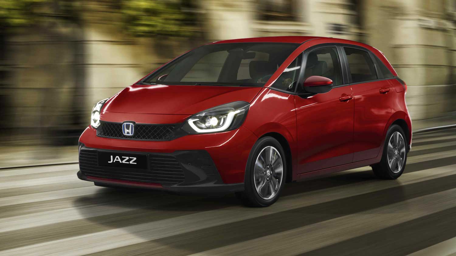 Honda'nın dinamik hibrit modeli Jazz e:HEV makyajlandı |