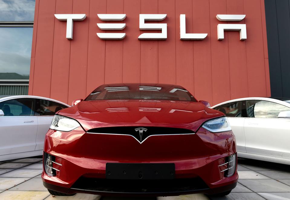 Tesla, Akranlarına Göre Nasıl Rekabet Avantajı Kazanıyor? - arabam.com