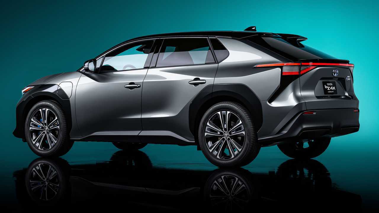Toyota bZ4x konseptinin üretim versiyonu bu yıl görücüye çıkıyor