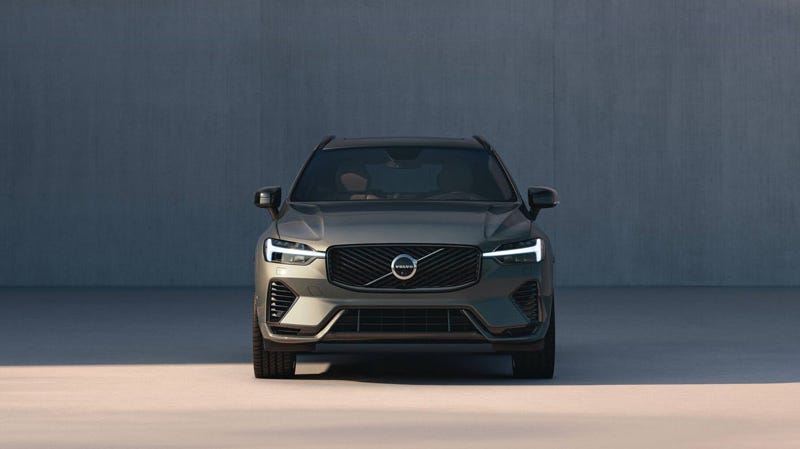 2026 Volvo XC60 Refresh Brings New Grille, Bigger Touchscreen