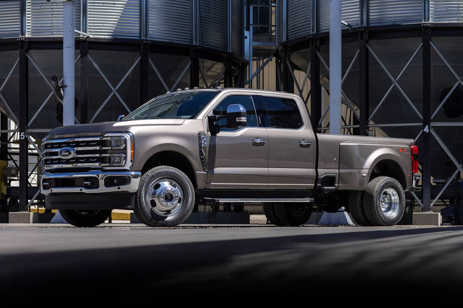 Ford, 2025 F-Serisi Super Duty kamyonetinin siparişlerini açtı - Midas