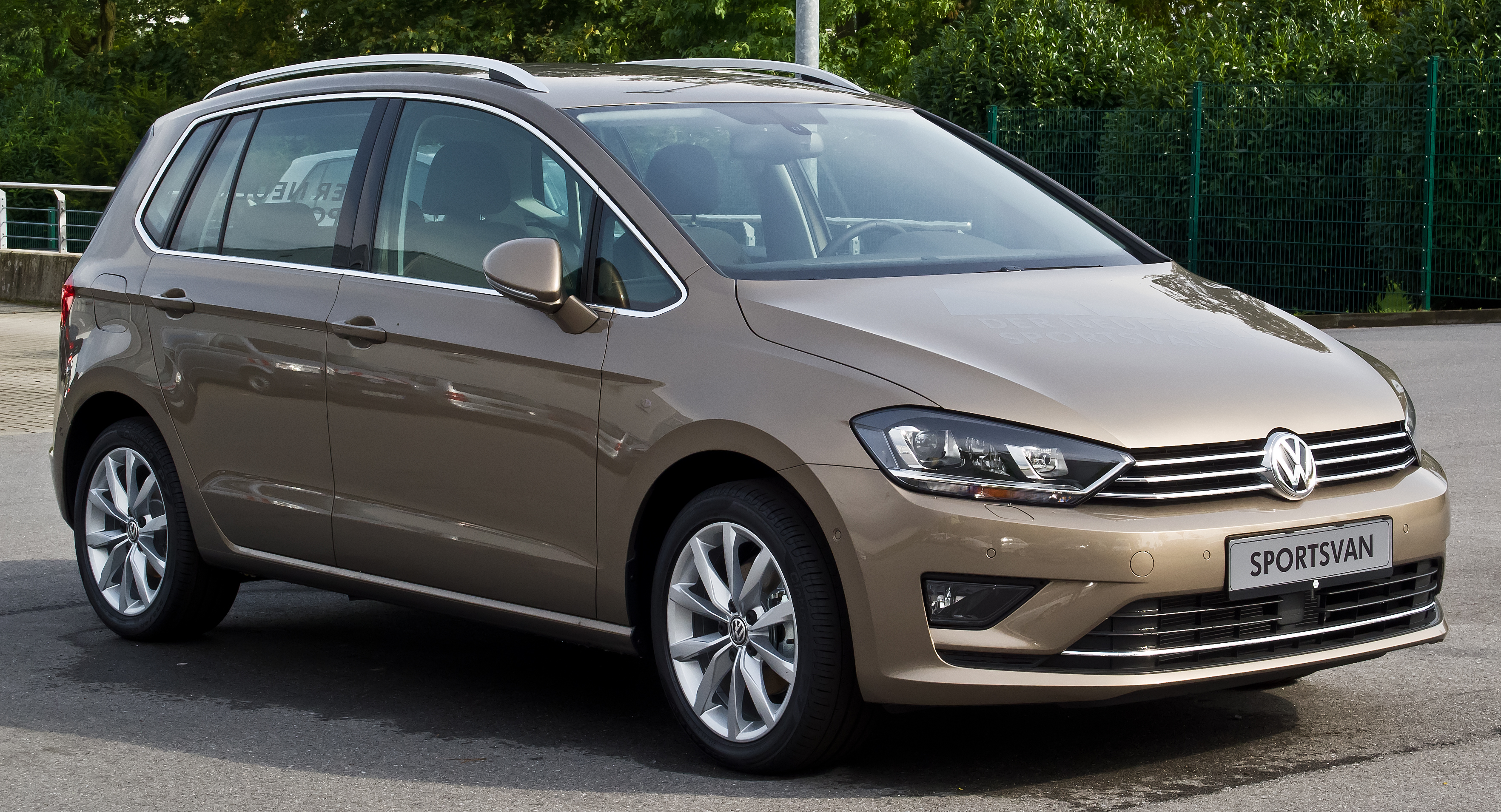 Dosya:VW Golf Sportsvan 1.4 TSI BlueMotion Technology Highline –  Frontansicht, 16. August 2014, Essen.jpg - Vikipedi