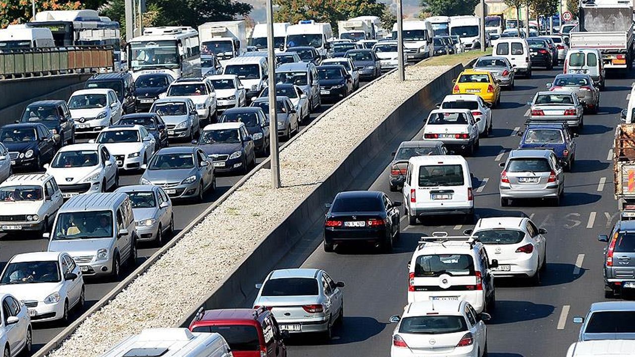 TÜİK duyurdu! Trafiğe kayıtlı araç sayısı arttı | Türkiye Gazetesi