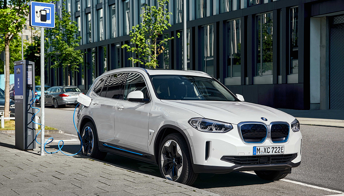 BMW'nin tamamen elektrikli ilk SUV modeli yeni BMW iX3 tanıtıldı | OtoYazar