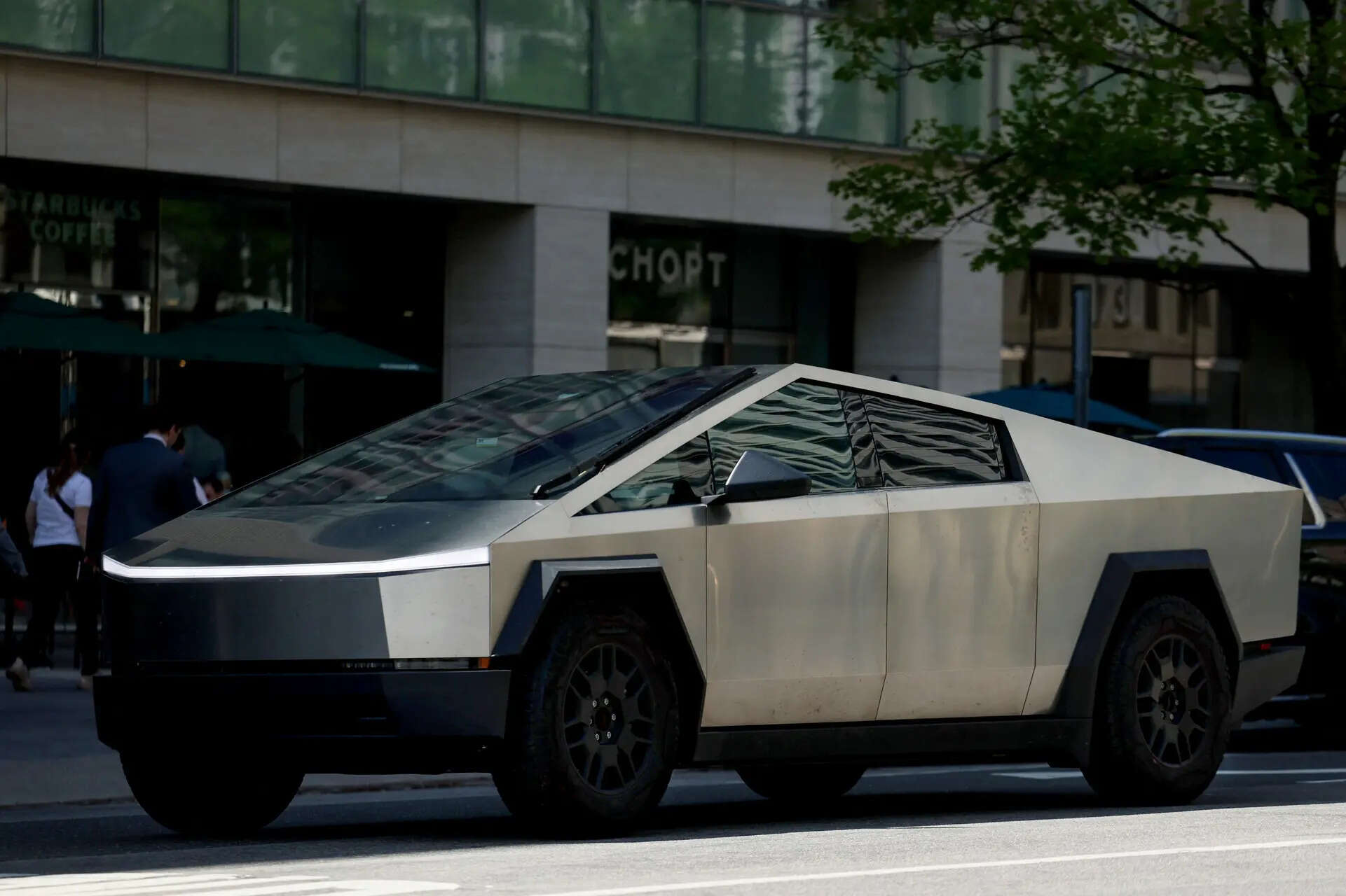 Tesla Cybertruck: Tesla's Cybertruck feels like an SUV; price, lower  driving range upset some, ETAuto