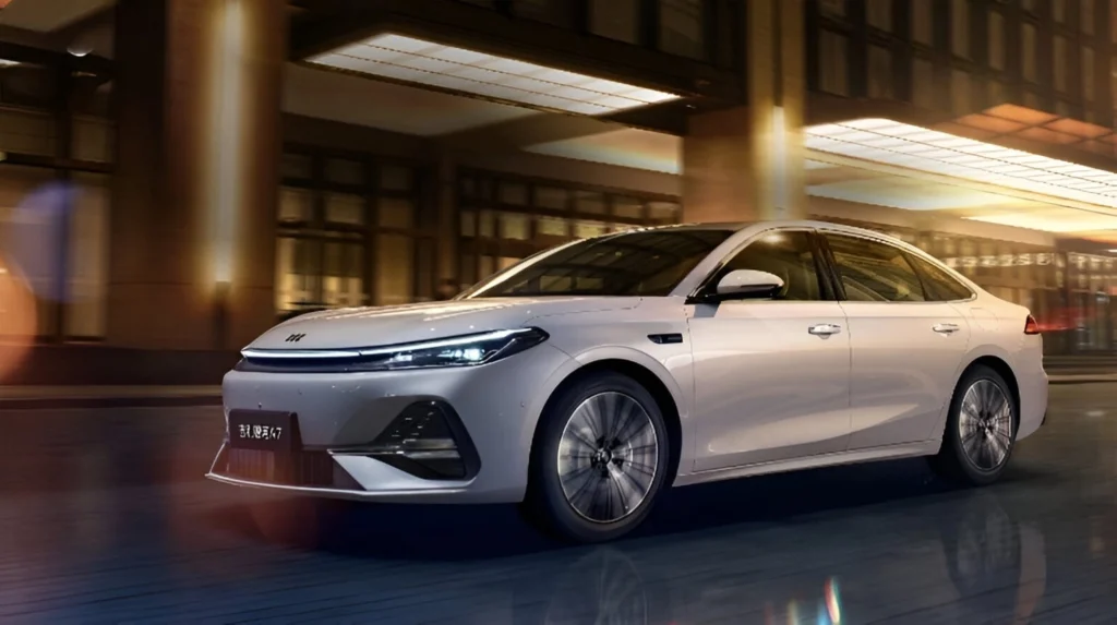 Geely Galaxy A7 EM-i Tanıtıldı: 2100 KM Menzilli Yeni Hibrit Sedan – arabaGarajım