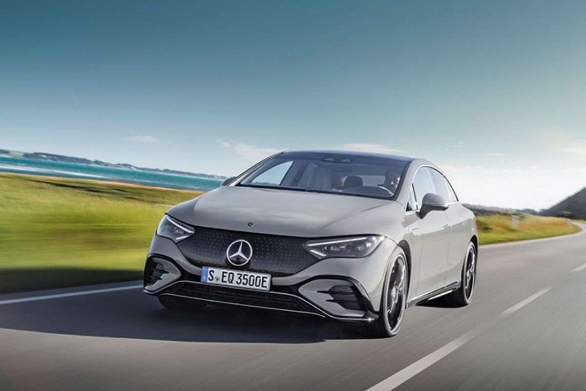 Mercedes-Benz Teslimatları Durdurdu Fiyat İndirimleri ve Stratejik Yenilenme