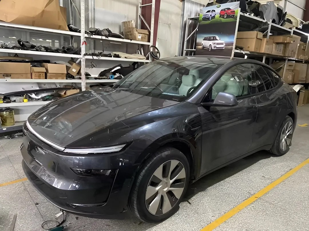 Sanayi ustaları bunu da yaptı: Eski Tesla Model Y'yi Juniper'e çevirdiler