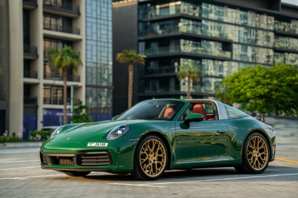 Abu Dabi'de Porsche 911 Kiralama - 911 Turbo, 4S, Targa, Cabrio Kiralama - Porsche  911 Kiralama BAE