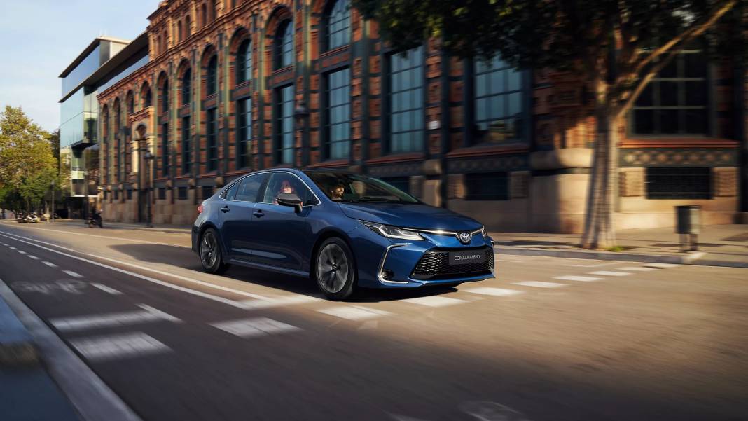 TOYOTA ARACI OLANLARA KÖTÜ HABER: Toyota binlerce aracını geri çağırıyor!