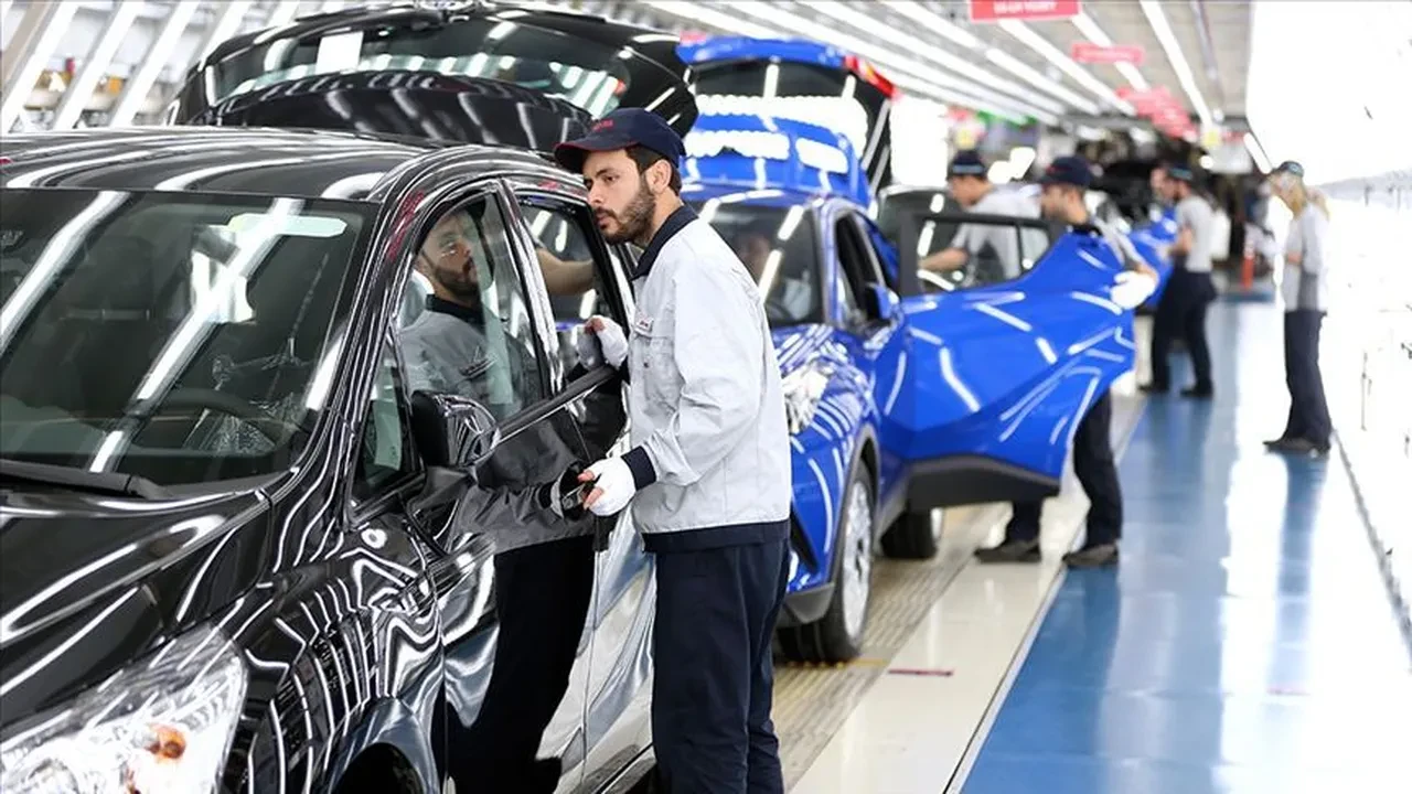 En çok ihracatı otomotiv yaptı: Temmuz'da 3,8 milyar dolarlık gelir | TGRT Haber