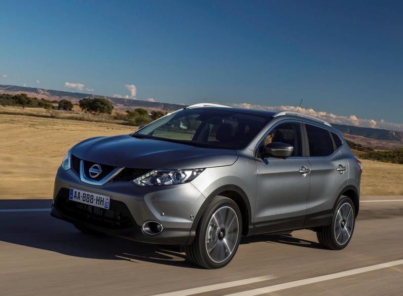 Nissan Qashqai 2013 1.6 dCi 4WD (J11) (2013 - 2017) reviews, technical  data, prices