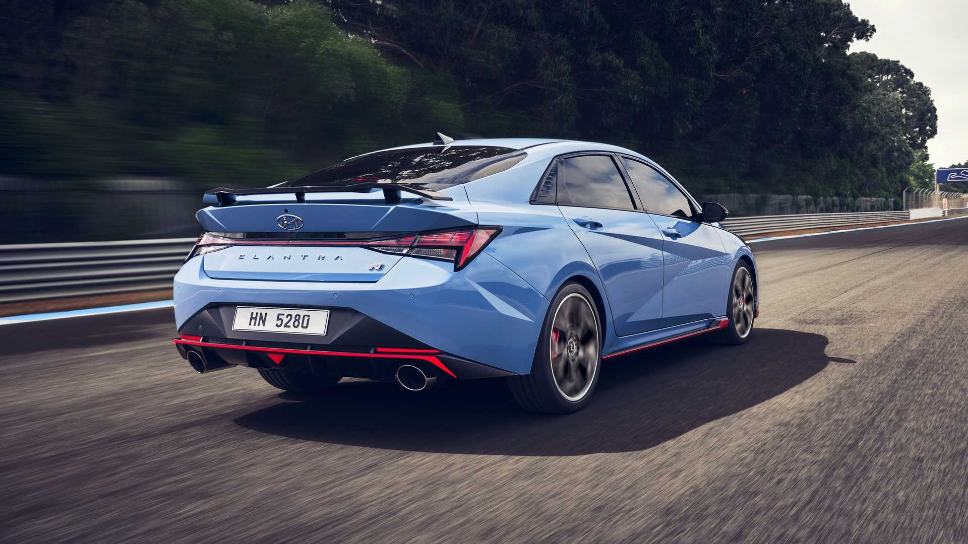 Yeni Hyundai Elantra N'i yakından inceleyin