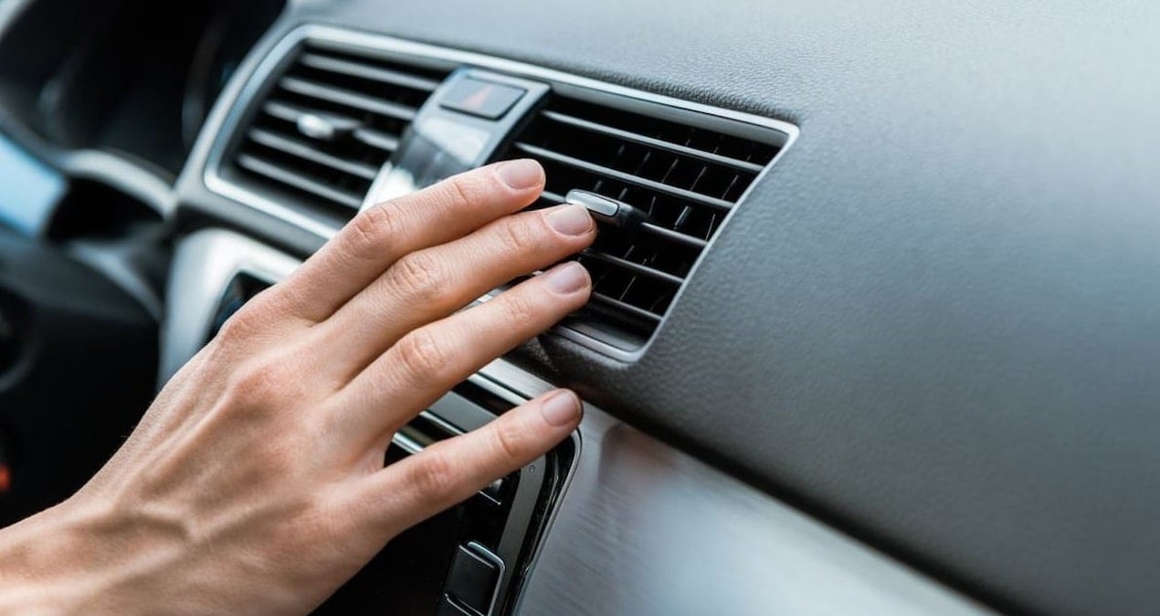 Araçta Klima Açık Ama Terliyor Musun? Sebebi Menfezde Gizli!