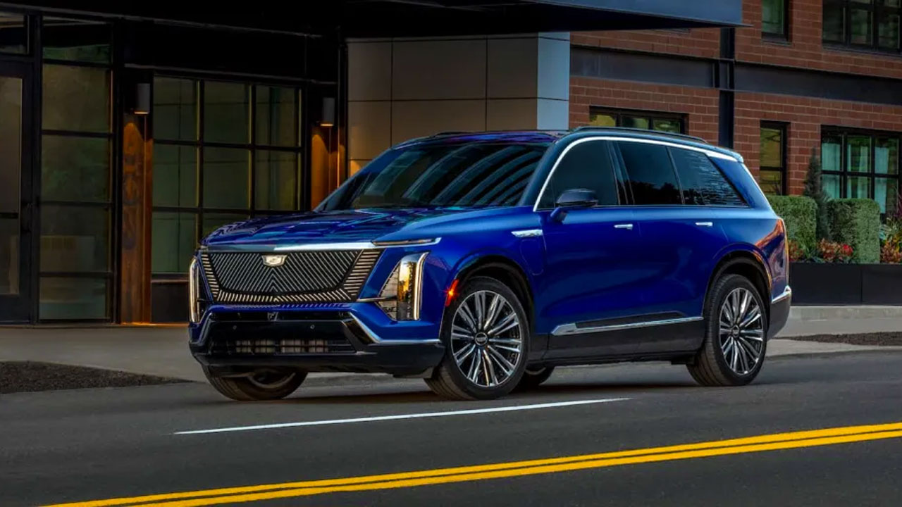Cadillac’ın Elektrikli SUV’ları Gerçek Dünya Testinde EPA’yı Aştı, 545 Km Menzi̇l Şaşırtıyor!