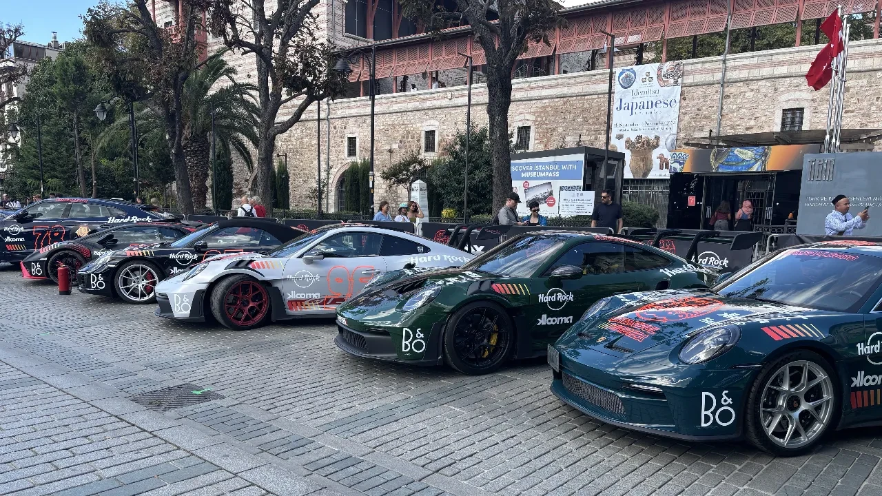Dünyaca ünlü 'Gumball 3000 Rallisi' Türkiye'de! Sultanahmet Meydanı'nı  milyonluk araçlar süsledi | TGRT Haber