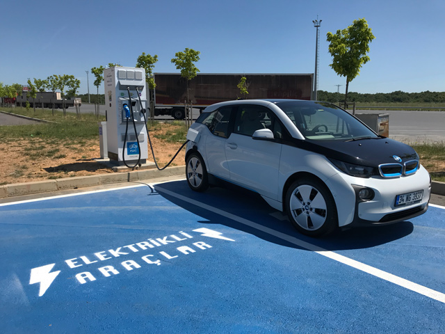 Eşarj elektrikli araçlara özel hızlı şarj istasyonları ile Kuzey Çevre Otoyolu'nda
