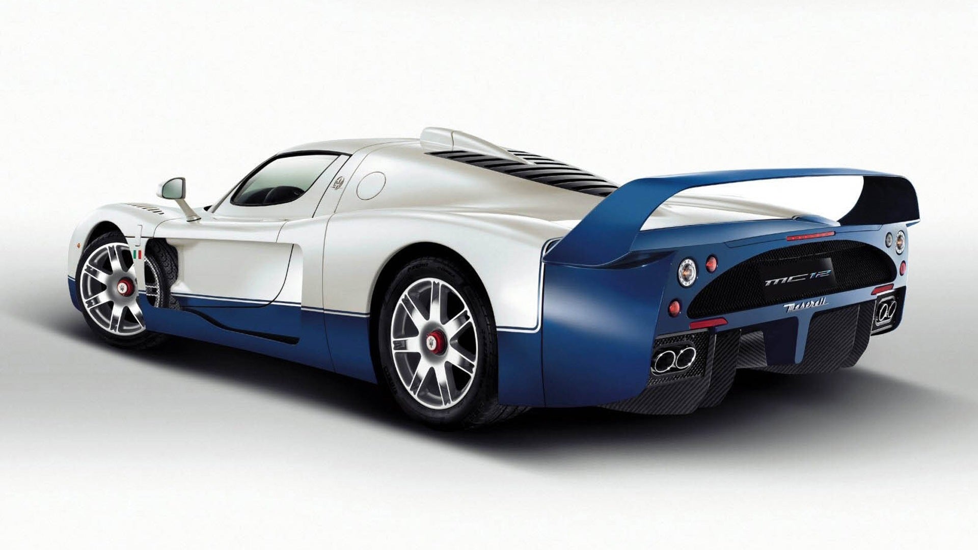 How Ferrari Helped A Racing Comeback: Maserati MC12 | ROSSOautomobili