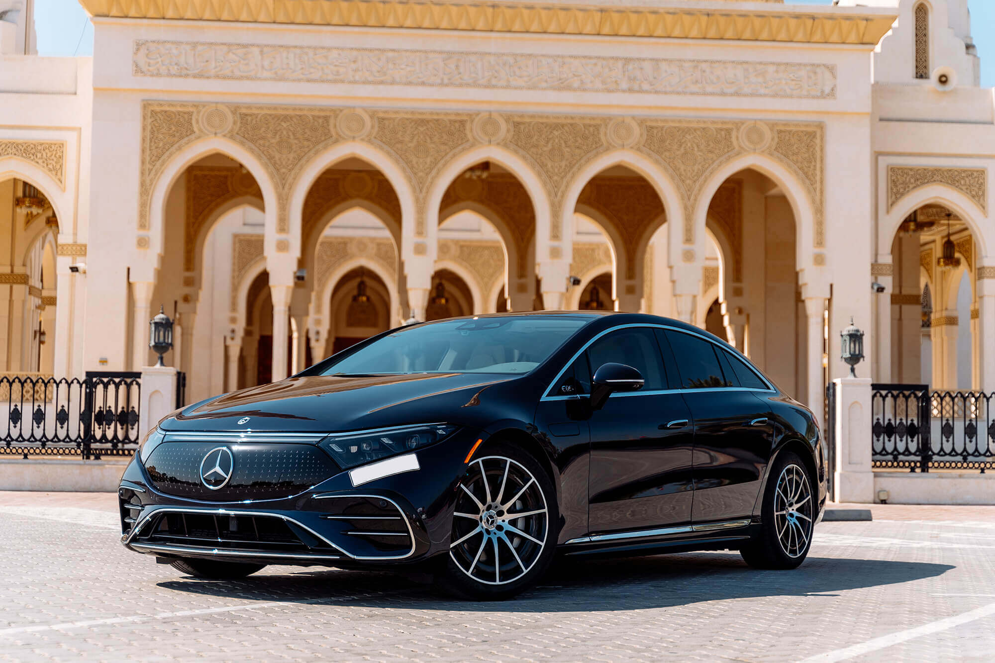 Dubai'de Mercedes EQS 580 Koyu Mavi Kiralama - Octane Car Rental Dubai