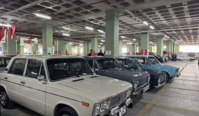 Nostalji Rüzgarı İstanbul’da Esti, Gaziosmanpaşa’da 600 Klasik Otomobil Göz Kamaştırdı