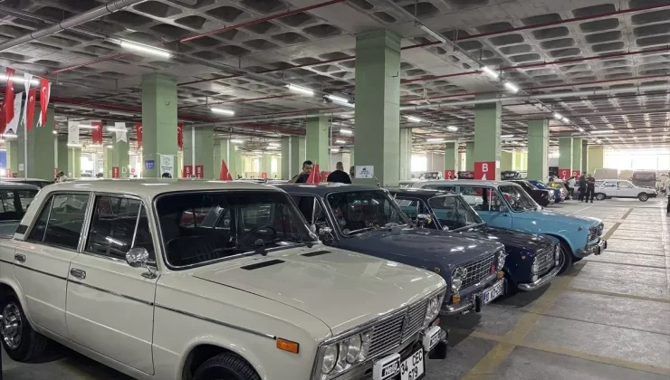 Nostalji Rüzgarı İstanbul’da Esti, Gaziosmanpaşa’da 600 Klasik Otomobil Göz Kamaştırdı