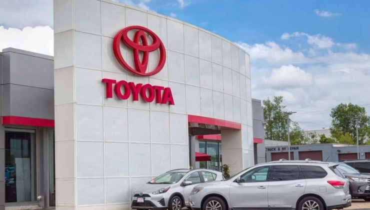 Toyota’nın Gizli Tehlikesi, 591 Bin Araçta Gösterge Paneli Hatası Hayati Uyarıları Saklıyor!