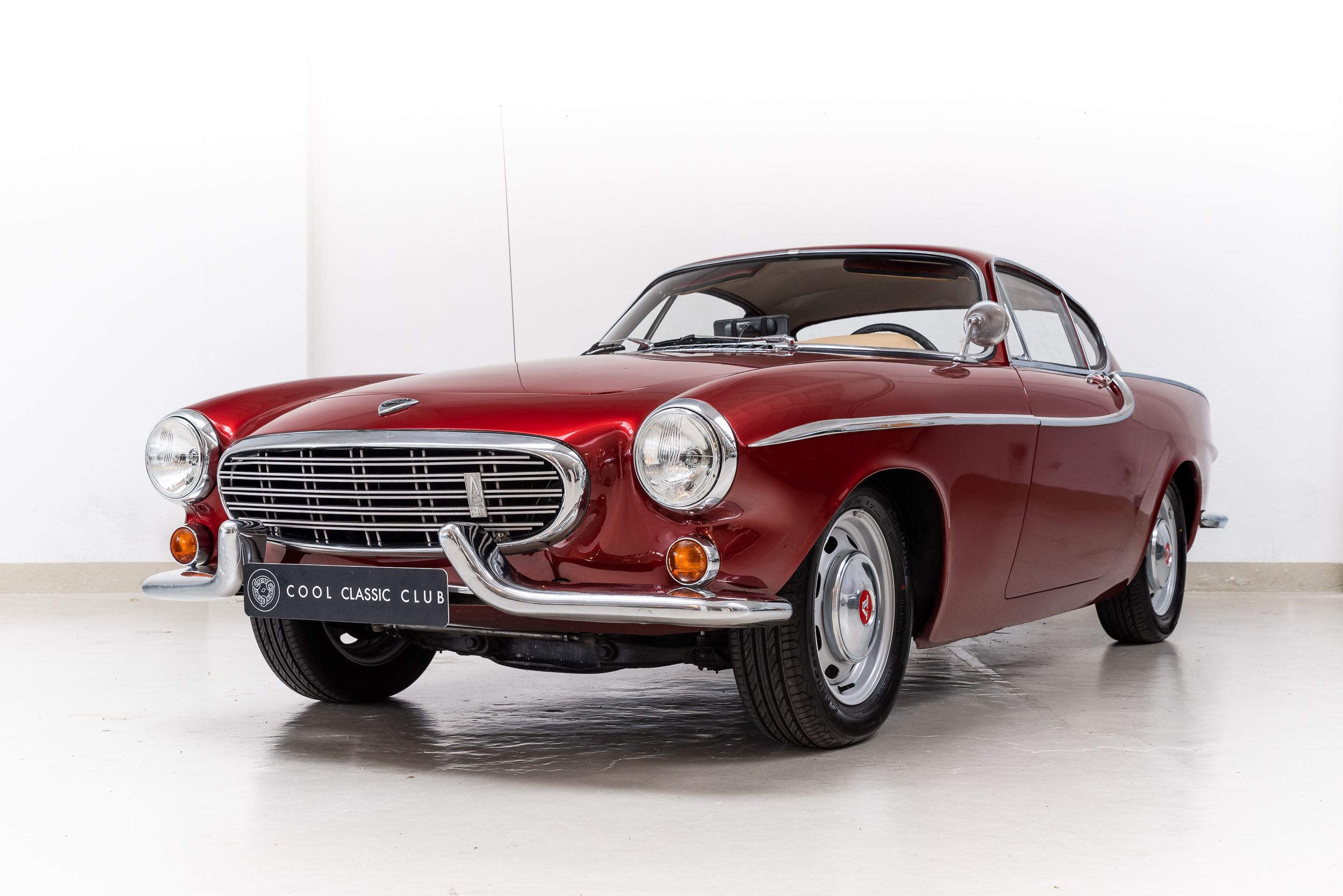 Volvo P1800s - Cool Classic Club