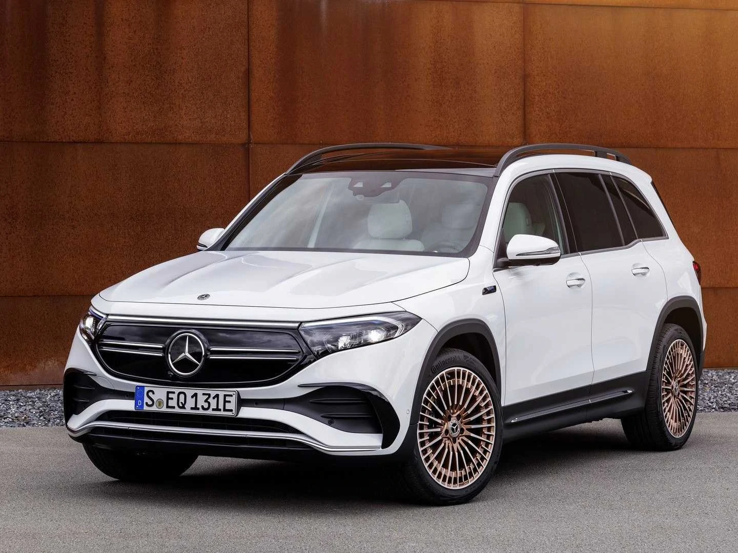 Mercedes-Benz'in yeni elektrikli crossover'ı EQB tanıtıldı!