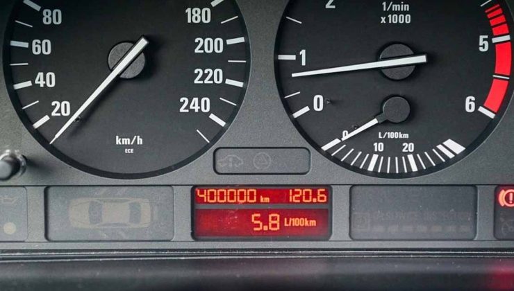 400.000 Kilometreyi Aşan, Dayanıklılıklarıyla Yollara Meydan Okuyan Efsane 7 Otomobil Markası