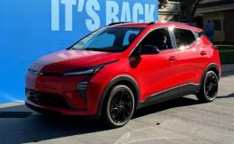 Chevrolet Bolt 2026 Sürprizi, GM’in Uygun Fiyatlı Elektrikli Canavarı Şimdi Geri Döndü!