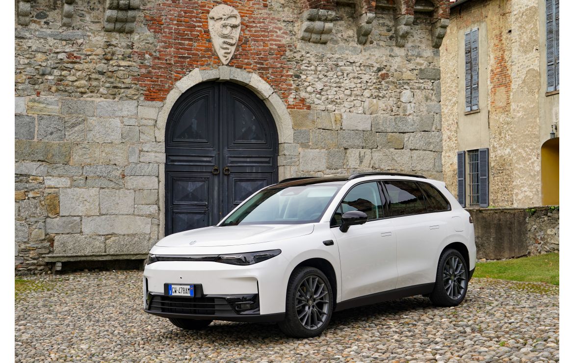 Leapmotor C10 AWD, Avrupa Sahnesinde Performans ve Teknolojiyle Şok Etmeye Geliyor! 6 Leapmotor unveils the C10 REEV at the 2025 Brussels Motor Show | Leapmotor  | Stellantis Media