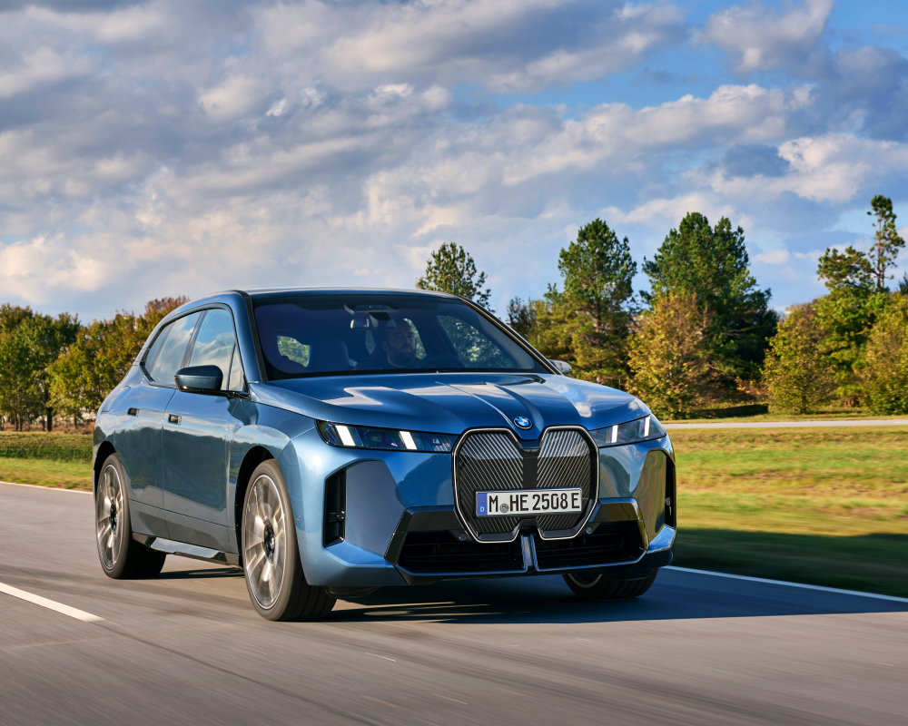 700 Kilometre Menzilli Yeni BMW iX - OGGUSTO