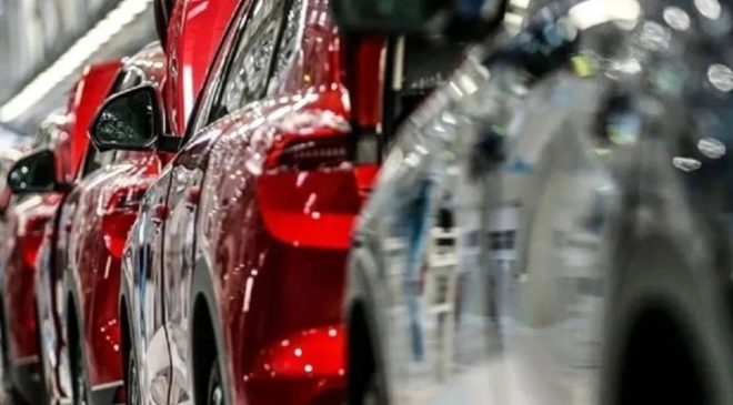Mercedes-Benz Alarm Verdi, Satışlar Düştü, Kâr Eriyor Lüks Otomotivde Tehlike Çanları!