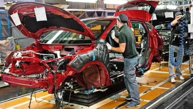Nissan LEAF’te Batarya Krizi! Çinli Rakipler Yükselirken Japon Dev Yön Değiştiriyor