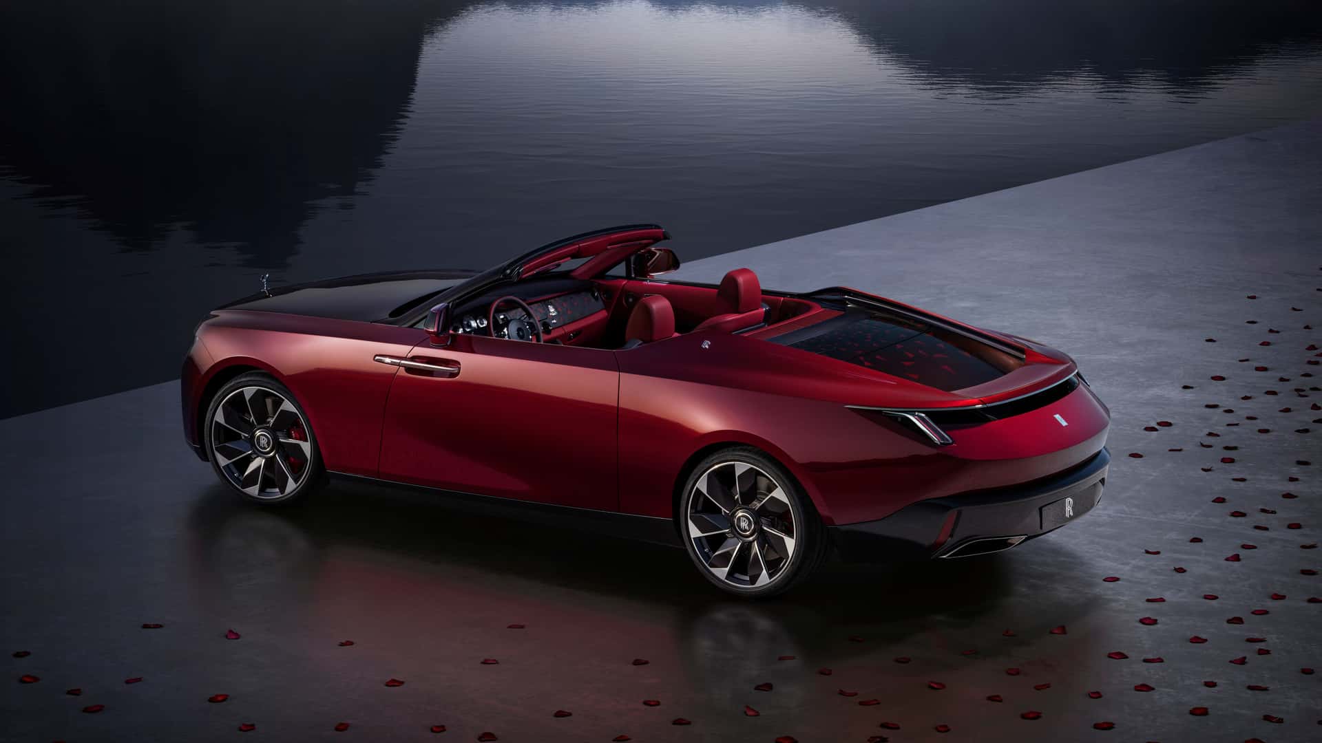 Sadece 4 Adet Üretildi, Rolls-Royce La Rose Noire Droptail, Lüksün Zirvesini Belirliyor! 4 Rolls-Royce'un yeni şaheseri: La Rose Noire Droptail