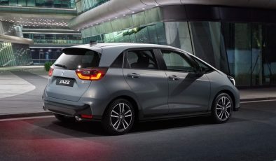 Şehirli Sürücüler Dikkat, Honda Jazz 2025, Egea’yı Gölgede Bırakan Hibrit Sürpriziyle Ortaya Çıktı!
