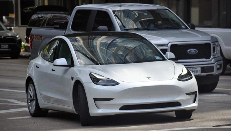 Tesla FSD Sistemi Sorguda, 2,88 Milyon Araç Kırmızı Işıkta Geçiyor ve Yaralanmalı Kazalar!