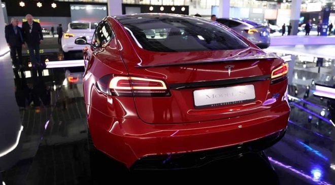 Tesla Geri Döndü, Model 3’te Kaybolan Sinyal Kolu ve Menzil Şok Etkisi!